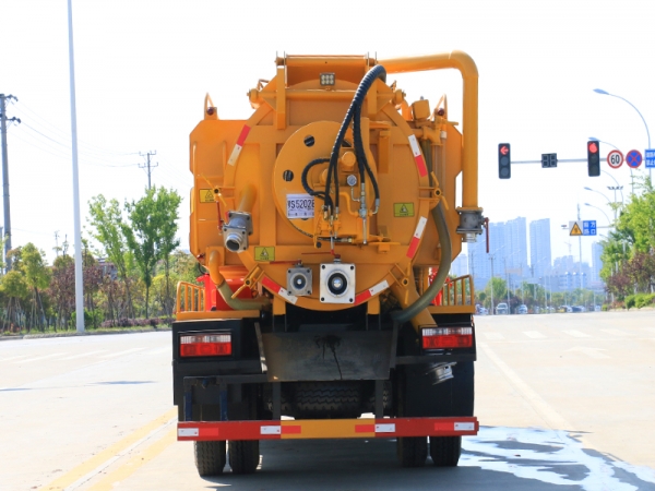 國(guó)六東風(fēng)大福瑞卡10方清洗吸污車(chē)