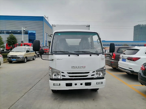 國(guó)六五十鈴雙排冷藏車(chē)
