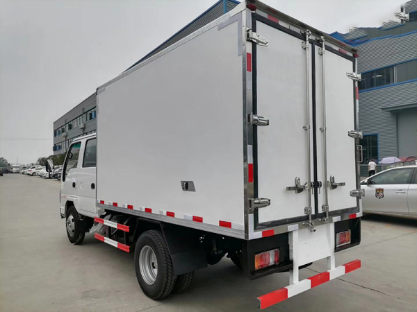 國(guó)六五十鈴雙排冷藏車(chē)