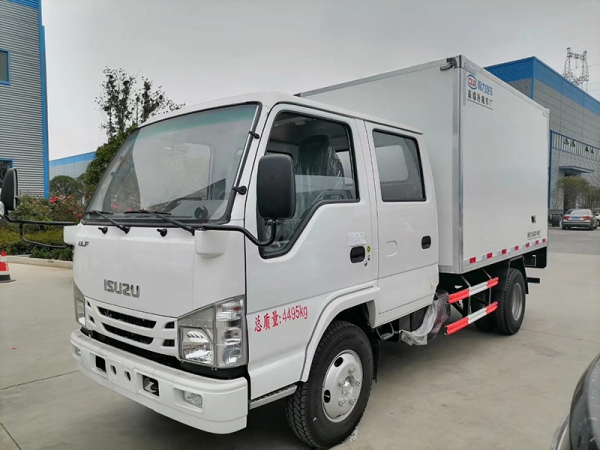 國(guó)六五十鈴雙排冷藏車(chē)